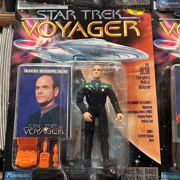 5 Star Trek / Star Trek Voyager Figures on Card (LT. Tom Paris, The Doctor, Klin - Picture 7 of 7